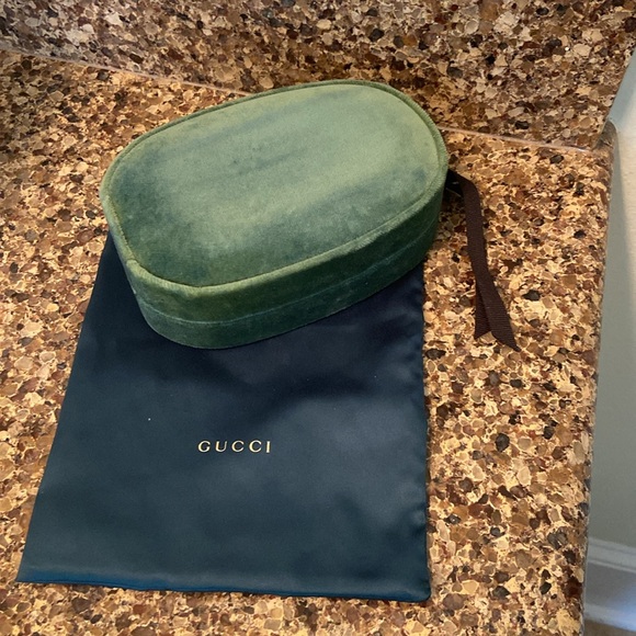 Gucci necklace, jewelry, emerald, velvet green necklace, case box. Like new - Picture 2 of 5